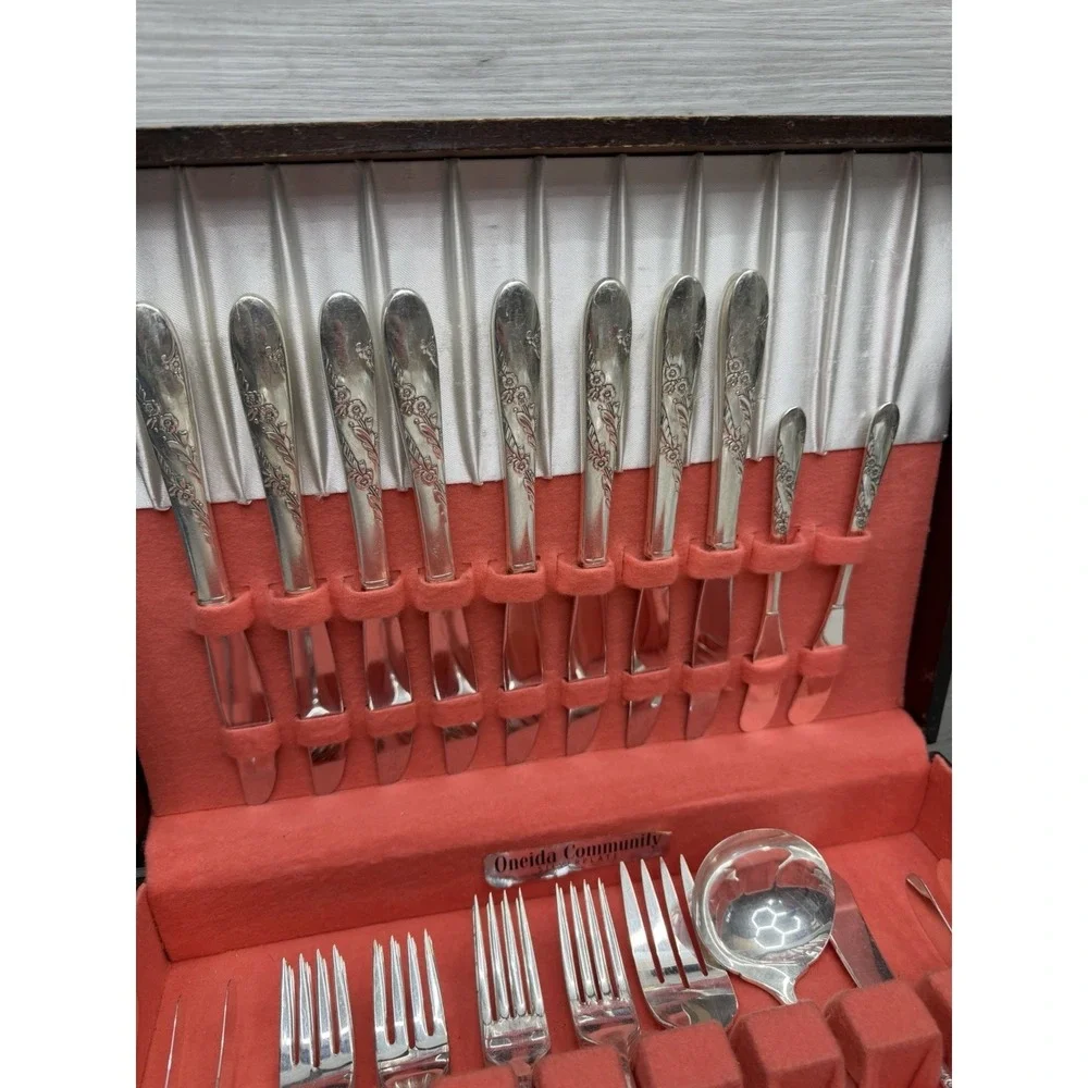 Oneida Community Bridal Wreath Silverplate 62pc Flatware Set 1955 Wood Box